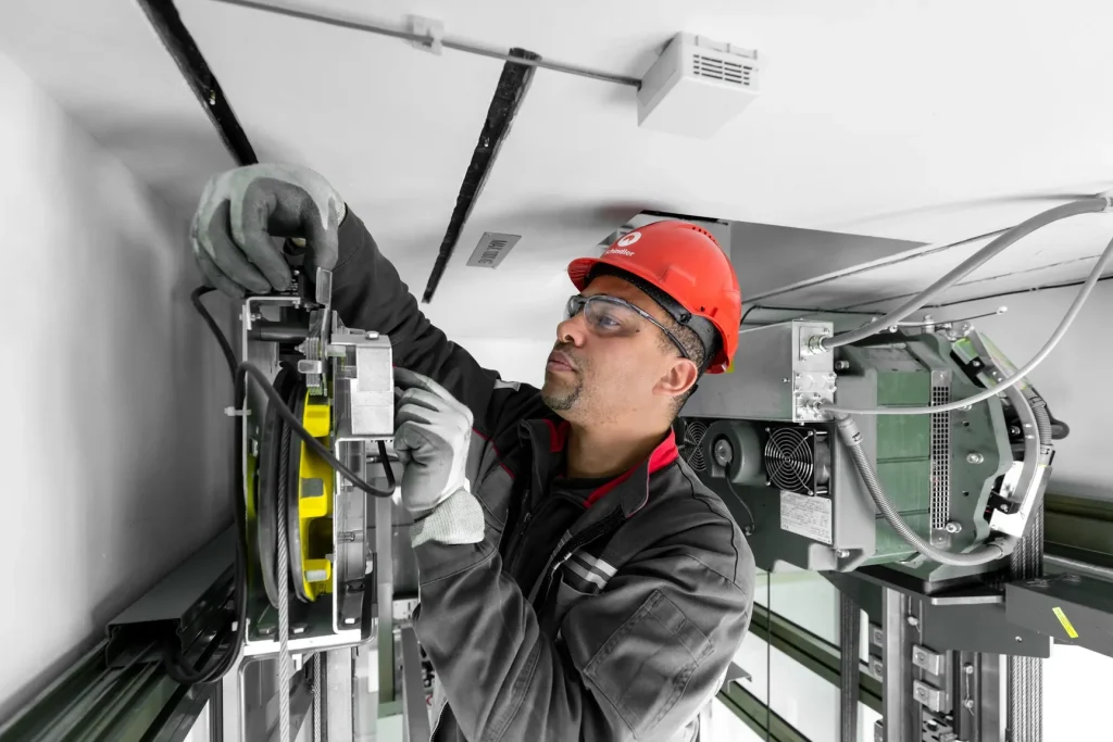 تعمیر آسانسور کارگاهی